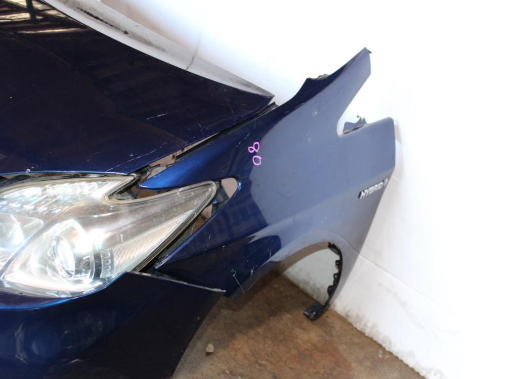 JDM 2010 - 2015 TOYOTA PRIUS 3RD GEN COMPLETE FRONT END NOSE CUT: Image 1